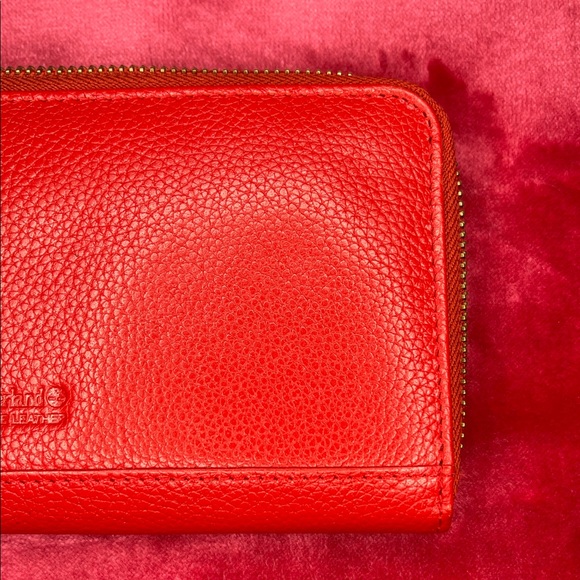 Timberland Women's Leather RFID Zip Around Wallet Clutch with Wristlet Strap - Picture 6 of 10